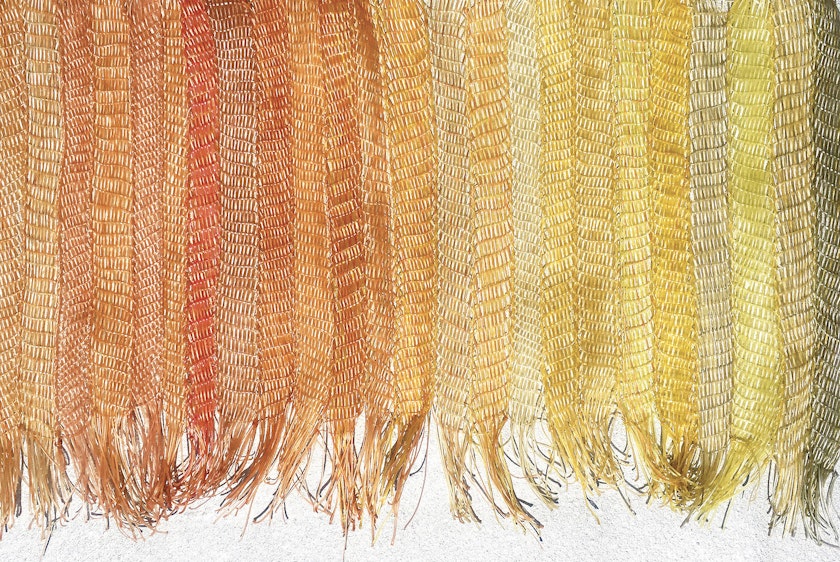 Warm-colored mat braided from strands of agar